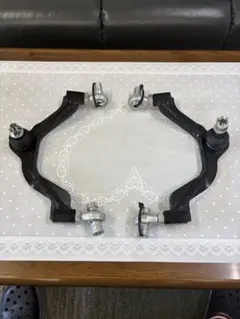未使用品 日産 ニッサン エルグランド e52 フロントロアアーム 右 左