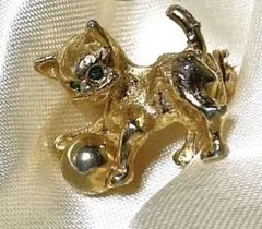 ヴィンテージブローチピンバッジ 猫ねこ エメラルドグリーン ゴールド アニマル①