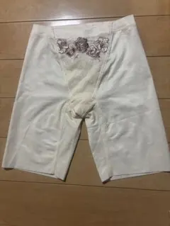 トリンプ　ガードル　補正下着　Mサイズ