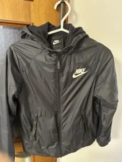 NIKE ブラック ウィンドブレーカー Mサイズ　キッズジュニア