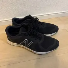 ニューバランス　黒スニーカー　23.5