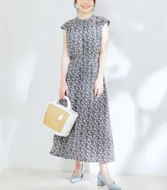 【美品】ワンピース　ノースリーブ洗える・防シワ　サイドドロスト小花柄