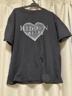 ブラック ハートグラフィック Tシャツ