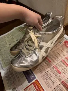 美品　オニツカタイガー　シルバー