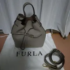 FURLA グレー レザー ショルダーバッグ