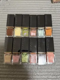 SUQQU ネイルカラー ポリッシュ 12本セットのサムネイル