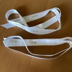 DIOR ロゴ入りホワイトリボン