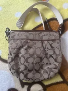 Coach ベージュ ロゴ柄 ショルダーバッグ