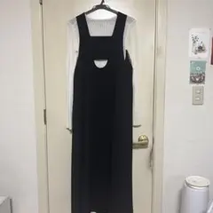 際値下げ‼️美品です☆黒のオーバーオールスタイルand白のニットもついて