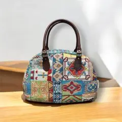 多彩な模様のハンドバッグ