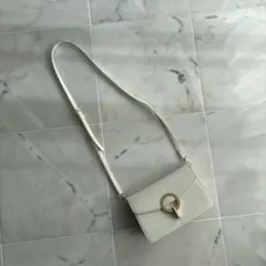 ホワイトショルダーバッグ フラップ式