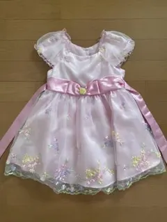 花柄刺繍のピンクワンピース