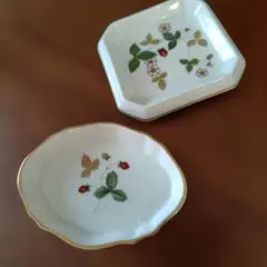 Wedgwood ウェッジウッド ワイルドストロベリー 小皿　ふたつのサムネイル