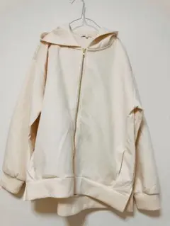 グローバルワーク　アイボリー　フード付きパーカー　ゴールドジッパー