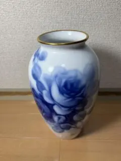 大倉陶園 ブルーローズ 花瓶 金縁 美品 陶磁器 日本製 元箱 2025年最新大倉陶園金彩花瓶の人気アイテム - メルカリ