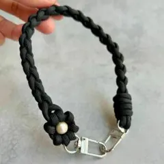 花１つ　パラコード　ストラップ　ブラック　黒　ハンドストラップ　モノトーン