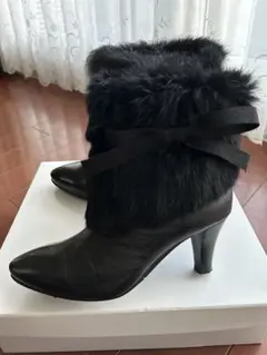 MarieFemme黒のレザーとファーのリボン付　ショートブーツ　22cm