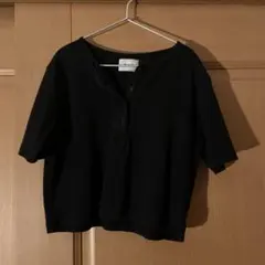 ブラック ボタン付き 半袖Tシャツ