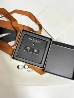 錵*読様 COACH クリスタルイヤリング　新品ギフト包み　安心鑑定お選び頂けま
