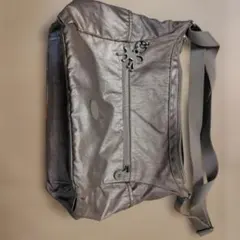 メタリックシルバー ショルダーバッグ