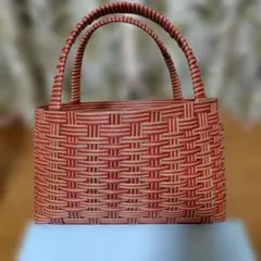 赤とベージュのエコクラフトかごバッグ