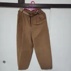 Té chichi ブラウン ベルト付きカジュアルパンツ