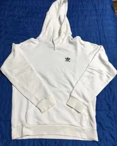 adidasのパーカー