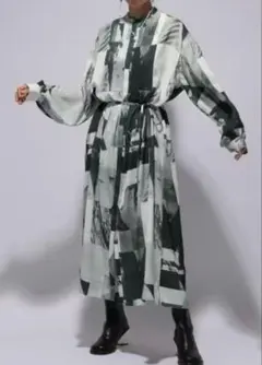 HARE ハレ　PHOTOコラージュ　モノトーン　ワンピースF　ロング丈 ※のサムネイル