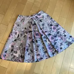 美品　フレアスカート　花柄のサムネイル