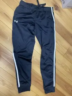 Under Armour 黒 長ズボン サイドストライプ160