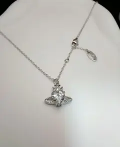 ヴィヴィアン　クリスタルペンダント　オーブ　ネックレス