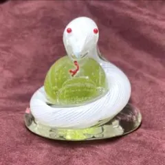 オルゴナイト白蛇の抜け殻入り小鳥ちゃんNo.500 白蛇の抜け殻入り！白水晶の子持ちへびちゃん形オルゴナイト☆ - メルカリ