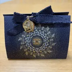 CHANEL ギフトボックス 星形チャーム付き