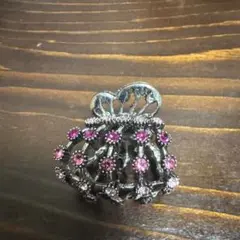 蝶デザインのピンクストーンヘアクリップ