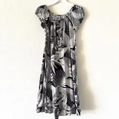 ⭐️専用⭐️【美品】葉柄ムームー ネイビー×白　140センチ