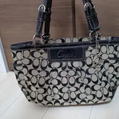 Coach ロゴ入りハンドバッグ ベージュ×ブラック