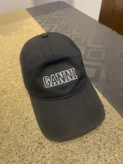 GANNI ブラック ベースボールキャップのサムネイル