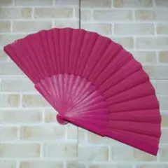 ピンクの折りたたみ扇子