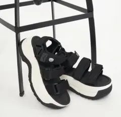 美品　SHAKA NEO BUNGY 厚底 スポーツサンダル ブラック　23cmのサムネイル