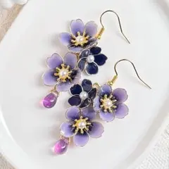 咲きこぼれ桜ボリュームピアス／イヤリング　ディップアート　夜桜　幻想的　和風