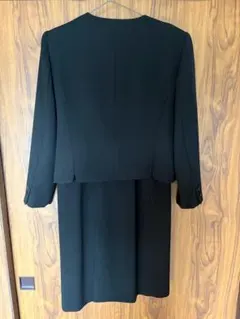 ブラックワンピーススーツ