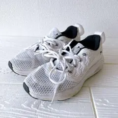 UNDER ARMOUR アンダーアーマー（23.5）ローカットスニーカーのサムネイル