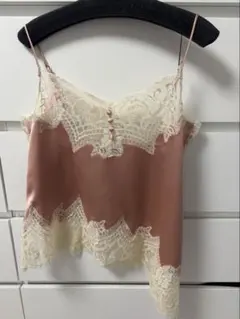 新作新品♥️LILY BROWN イレギュラーヘムサテンキャミトップス✨CORAL
