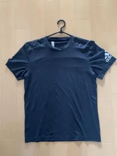 アディダス バトミントンTシャツ