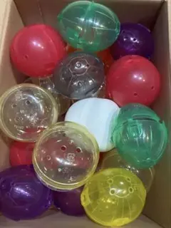 ガチャガチャ　空カプセル　カラフル セパレートタイプ等