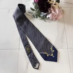 FENDI ネクタイ　チェーン柄　ネイビー　紺色のサムネイル