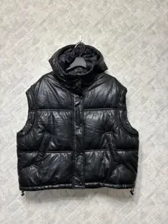 ★ZARA★ 黒 フード付き中綿ベスト フェイクレザー調 M (オーバーサイズ)