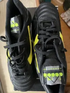 Diadora サッカースパイク ブラック イエローのサムネイル