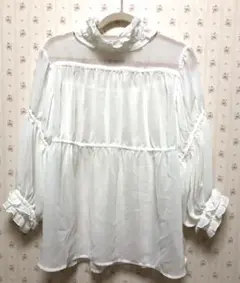 白色シフォンカットソーのサムネイル