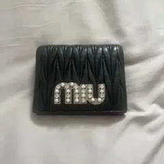 miu miu ミュウミュウ マテラッセ 二つ折り財布 ビジューブラックのサムネイル